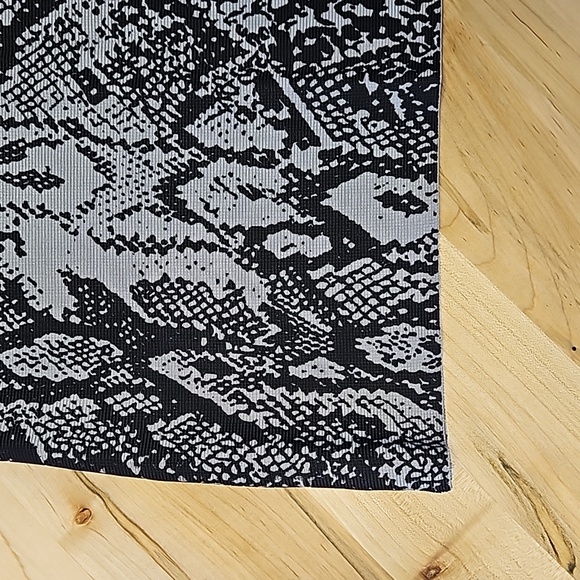 BCBG MAXAZRIA Shirt, Size S - Picture 3 of 4